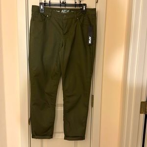 NWT APT 9 SLIM CAPRIS
